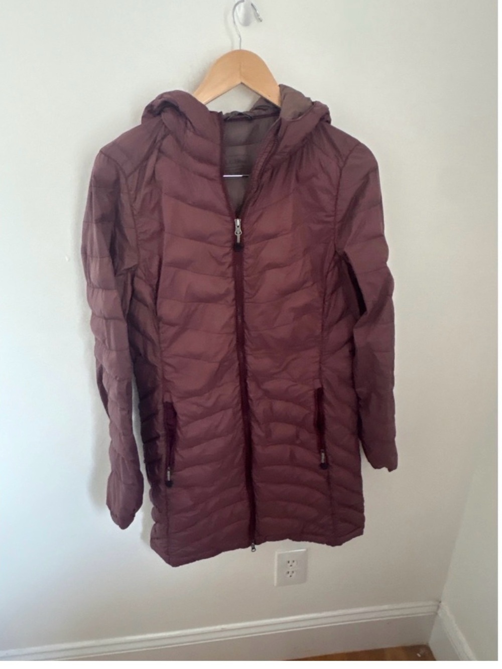 LL Bean Ultralight 850 Down Hooded Coat Womens Small Regular Plum Puffer Jacket